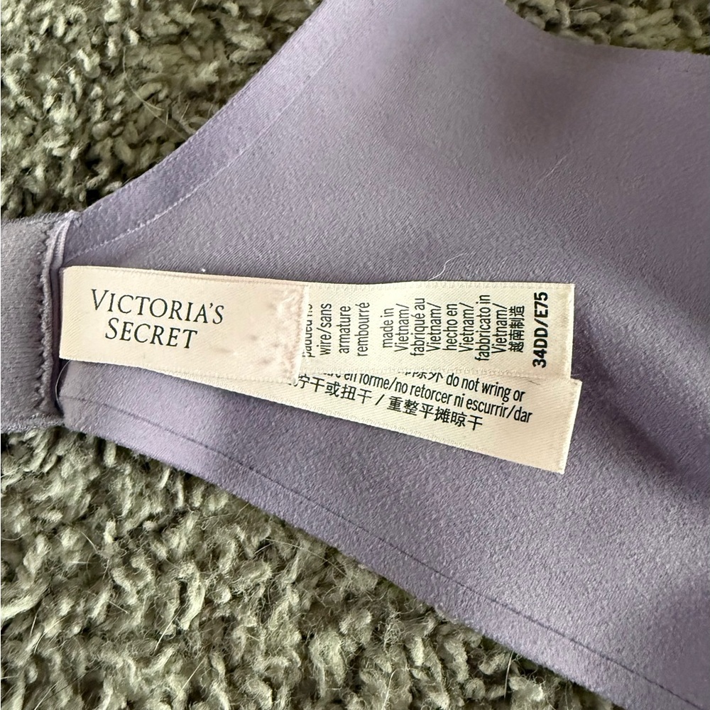 Victoria's Secret 💜Wireless Push Up Light Purple Bra EUC - Picture 5 of 5